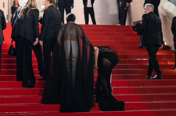 Noémie Merlant, Marion Cotillard - Montée des marches du film " Roma elastica " lors du 79ème Festival International du Film de Cannes, le 20 mai 2026. © Jacovides-Moreau / Bestimage