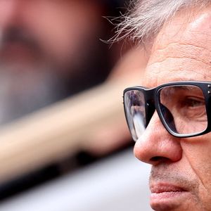 Paul Belmondo dans les tribunes des Internationaux de France de tennis de Roland Garros 2024 à Paris © Jacovides-Moreau/Bestimage