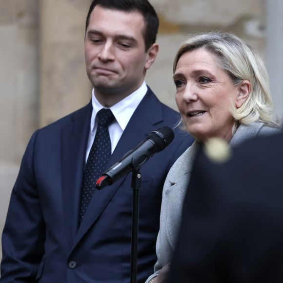 Le premier ministre reçoit Marine Le Pen, présidente du groupe Rassemblement National à l'Assemblée nationale et Jordan Bardella, président du Rassemblement National, à Matignon, à Paris, le 16 décembre 2024. © Stéphane Lemouton / Bestimage