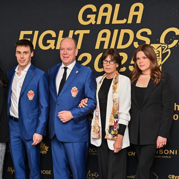 Marie et Louis Ducruet, le prince Albert II de Monaco, la princesse Stéphanie et Camille Gottlieb durant la soirée de Gala au Fairmont hotel à Monaco après la cinquième édition de la Fight Aids Cup, un match de football caritatif qui s'est déroulé au stade Louis II à Monaco, le 22 janvier 2025, qui a opposé l'équipe du Cirque FC de la princesse Stéphanie et les Barbagiuans du prince Albert.
© Bruno Bebert / Bestimage
