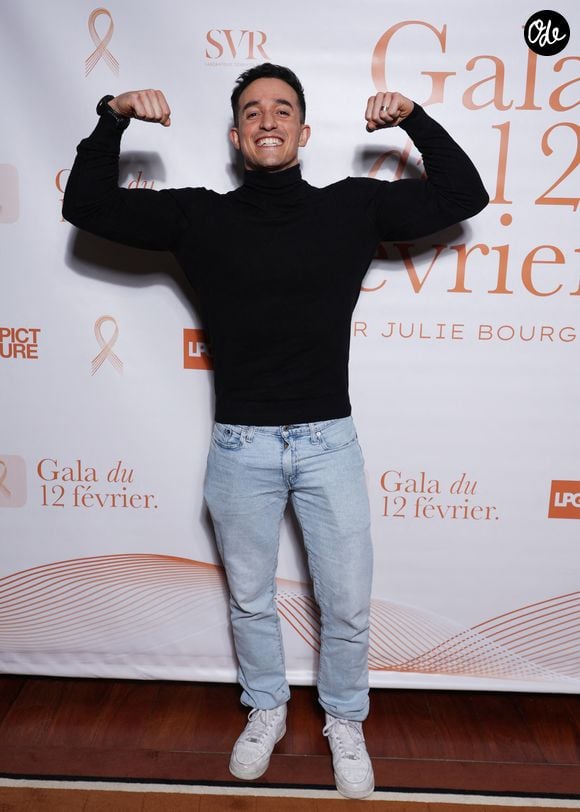Une situation particulière pour le duo, qui doit avancer tout en étant régulièrement observé et commenté par une immense communauté.

Tibo Inshape lors de la première édition du gala caritatif 'le Gala du 12 Fevrier' au profit des grands brûlés dans les salons de l'Hotel Royal Monceau le 12 Fevrier 2026 à Paris. © Denis Guignebourg/BestImage