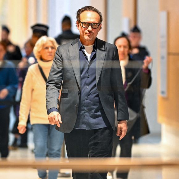 Vincent Perez à la sortie du premier jour du procès de Gérard Depardieu pour agressions sexuelles sur deux femmes lors d'un tournage de film en 2021, au tribunal correctionnel de Paris, France, le 24 mars 2025. © Pierre Perusseau/Bestimage