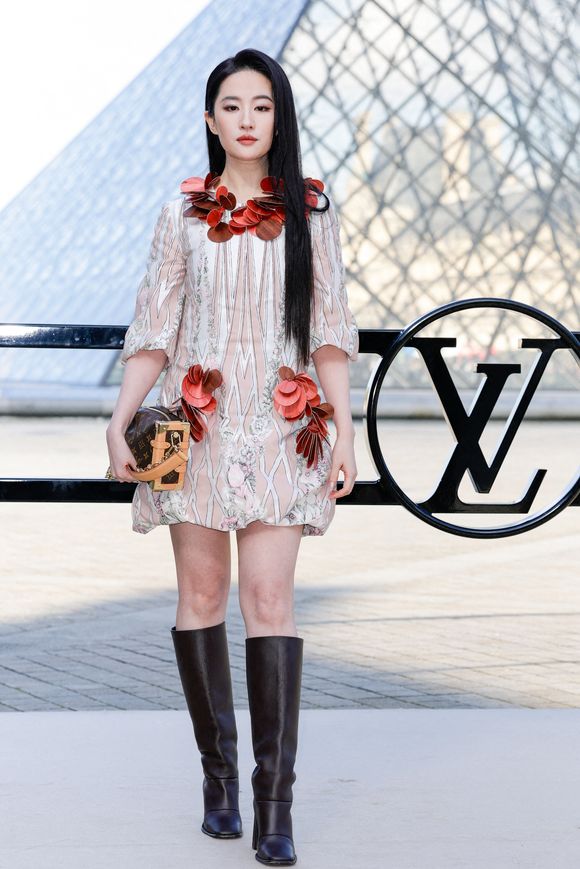 Liu Yifei au photocall du défilé Louis Vuitton "Collection Femme Prêt-à-Porter Automne/Hiver 2026-2027" lors de la Fashion Week de Paris, le 10 mars 2026

© Olivier Borde / Bestimage