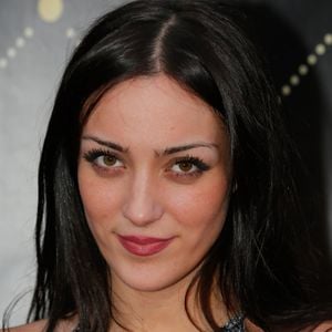 Léa Castel - Photocall "Prix Gold de la TNT 2015" au théâtre Bobino à Paris, le 9 juin 2015.