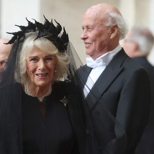 Le roi Charles III d'Angleterre et Camilla Parker Bowles, reine consort d'Angleterre, arrivent au Vatican à Rome, le 23 octobre 2025. © Marco Iacobucci/IPA via ZUMA Press / Bestimage