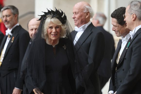 Le roi Charles III d'Angleterre et Camilla Parker Bowles, reine consort d'Angleterre, arrivent au Vatican à Rome, le 23 octobre 2025. © Marco Iacobucci/IPA via ZUMA Press / Bestimage