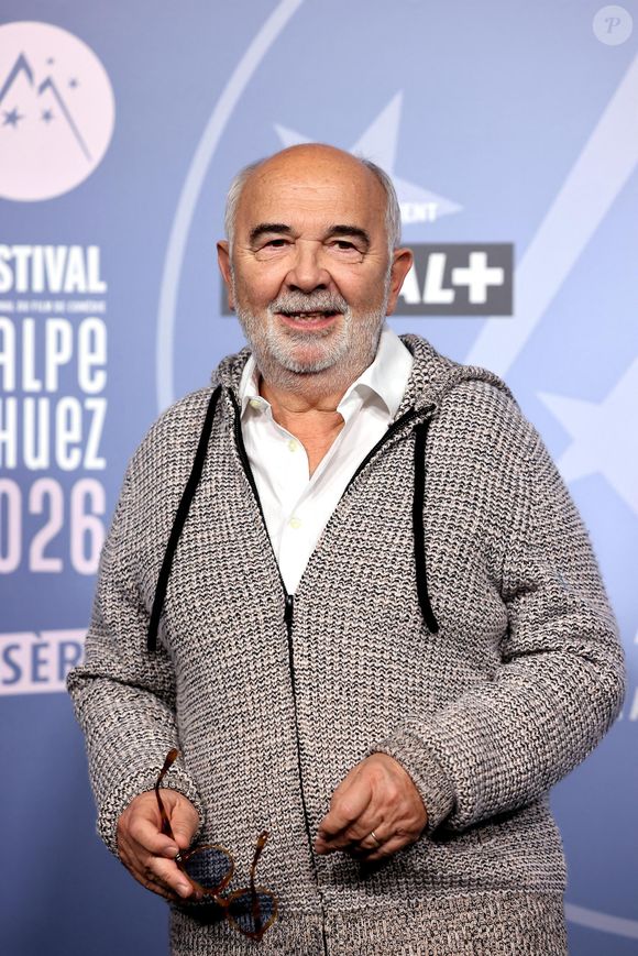 Gérard Jugnot - Tapis rouge lors du 29ème Festival International du Film de Comédie de l'Alpe d'Huez le 22 Janvier 2026. © Dominique Jacovides/Bestimage