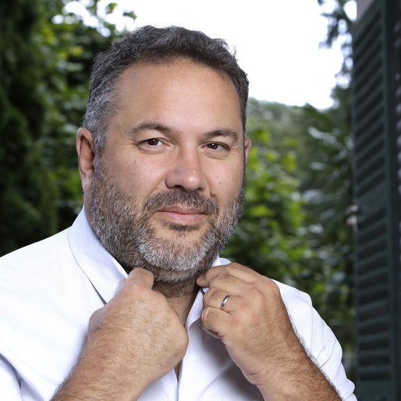 Rendez-vous avec Bruce Toussaint lors de la 5ème édition des écrivains chez Gonzague Saint Bris à Chanceaux-près-Loches le 27 août 2023. © Cédric Perrin / Bestimage