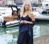 L'Organisation mondiale de la santé préconise une trentaine de minutes de marche quotidienne pour garder la forme, c'est donc l'exercice idéal.

Tonya Kinzinger au photocall de 'Un si grand soleil' lors du 27ème Festival de la Fiction de La Rochelle, le 20 septembre 2025. 

© Denis Guignebourg/Bestimage