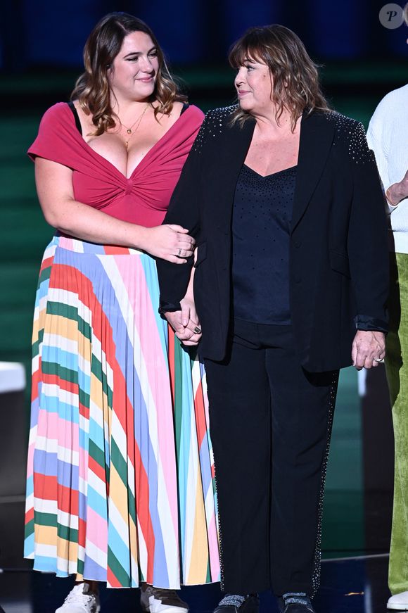 Exclusif - Michele Bernier et sa fille Charlotte Gaccio - Surprises - Enregistrement de l'émission "La chanson secrète", présentée par N.Aliagas et diffusée le 29 décembre sur TF1
© Guillaume Gaffiot-Cyril Moreau / Bestimage