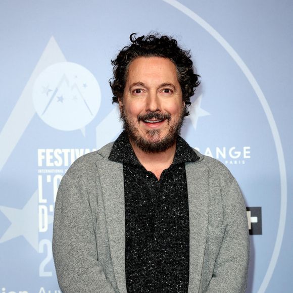 Son enfance dans le Périgord Noir réapparaît à travers la mise en vente du manoir familial et les souvenirs chaleureux des habitants de Sainte-Nathalène. 

Guillaume Gallienne - Photocall dans le cadre de la soirée de clôture de la 28ème édition du Festival international du film de comédie de l'Alpe d'Huez le 18 janvier 2025. © Dominique Jacovides / Bestimage