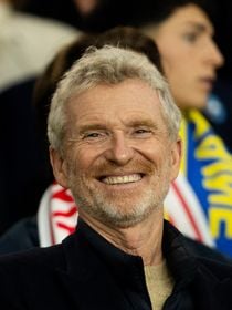 Loin de sa demeure près de Paris, Denis Brogniart a fait construire une maison dans une petite commune de 644 habitants