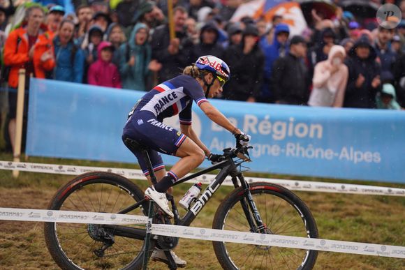 La française Pauline Ferrand-Prévot décroche le titre de championne du monde en short track aux Gets, Haute-Savoie, France, le 26 août 2022. © Fabio Averna/LPS/Zuma Press/Bestimage