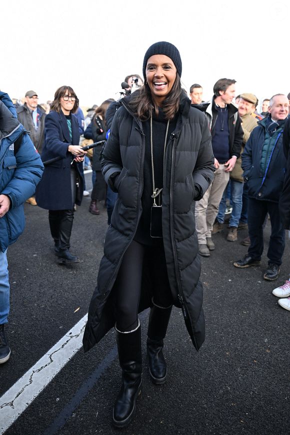 Comme elle l'avait annoncé la semaine dernière, l'animatrice de l'émission "L'amour est dans le pré", Karine Le Marchand, a amené près de 200 croissants aux agriculteurs sur un barrage sur l'autoroute A4 aux portes de Paris, pour leur affirmer son soutien. Le 29 janvier 2024
© Pierre Perusseau - Jeremy Melloul / Bestimage