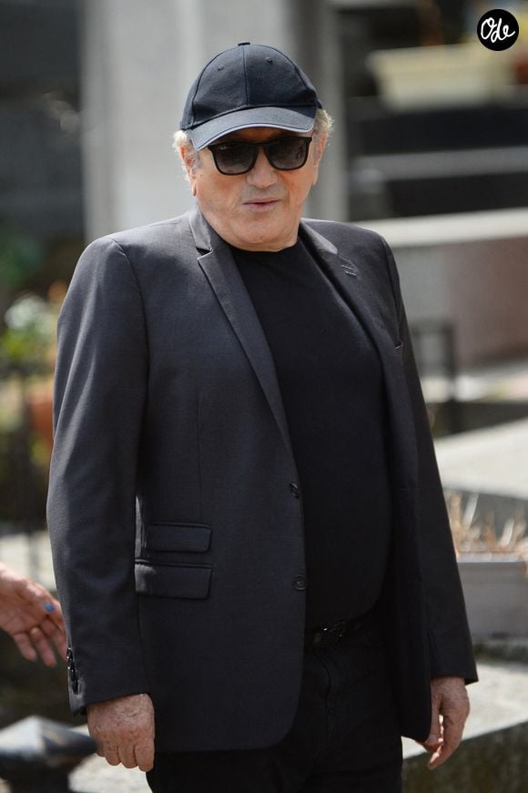 Michel Drucker lors de l'hommage rendu aux obsèques de Françoise Coquet au cimetière de Montmartre à Paris, France, le 24 juillet 2026. © Bestimage