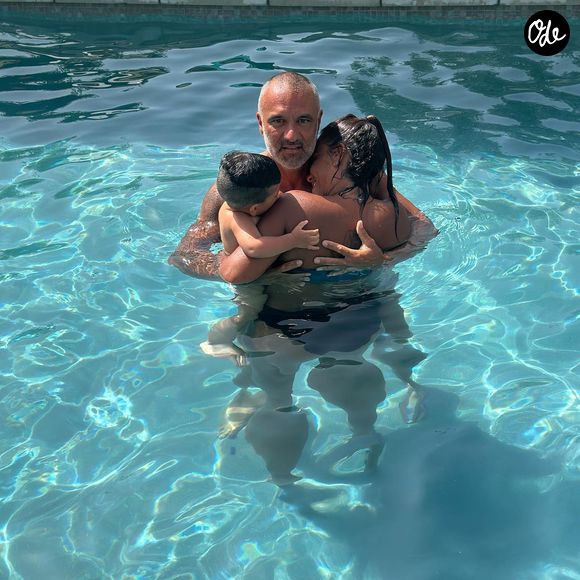 Pourtant, malgré l'absence de son père, Amel Bent raconte avoir grandi sans ressentiment grâce à sa mère, qu'elle décrit comme une femme forte et intelligente. 

Patrick Antonelli en famille sur Instagram