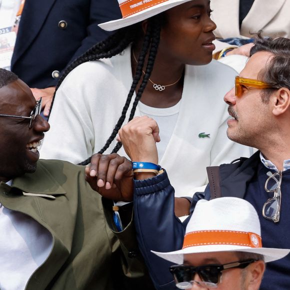 Laurent Lafitte et Omar Sy en tribunes lors des Internationaux de France de Tennis de Roland Garros 2025, à Paris, France, le 7 juin 2025. © Cyril Moreau/Bestimage