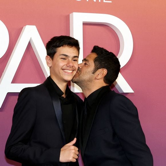 Humoriste reconnu, comédien apprécié, Jamel Debbouze est aussi un papa heureux. 

Jamel Debbouze et son fils Léon - Photocall des lauréats (press room) lors de la 49ème édition de la cérémonie des César à l’Olympia à Paris. © Dominique Jacovides / Olivier Borde / Bestimage