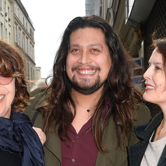 Jane Birkin, Lulu Gainsbourg et sa mère Bambou lors du lancement officiel de l'association Serge Gainsbourg au cabaret Don Camilo à Paris, le 2 avril 2017. © Guirec Coadic/Bestimage