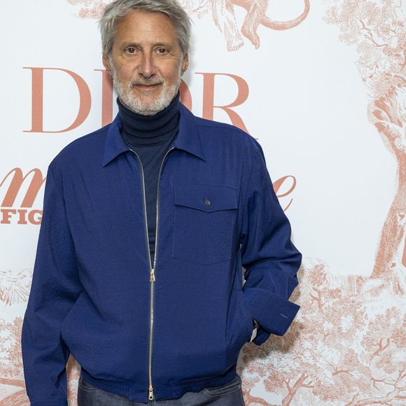 Exclusif -  Antoine de Caunes au photocall du dîner Dior Madame Figaro, le 15 mai 2024. 

Photo : Olivier Borde / Bestimage