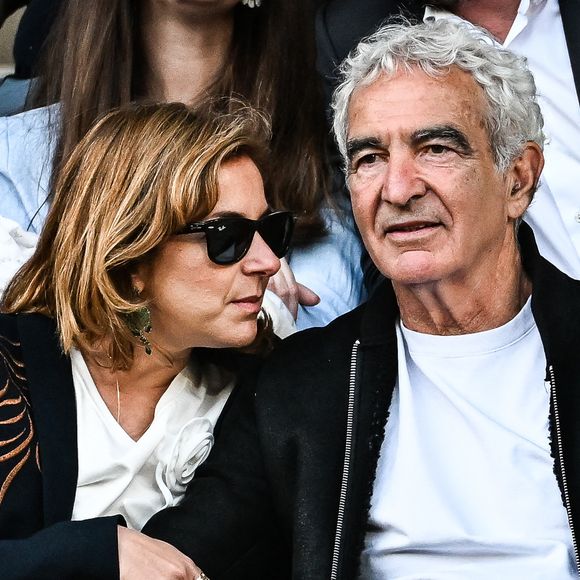 Raymond Domenech avec sa compagne dans les tribunes lors des Internationaux de France de Tennis de Roland Garros 2025. Paris, le 28 mai 2025. (© Matthieu Mirville/ZUMA Press Wire)