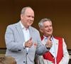 Le prince Albert II a donné le coup d'envoi avant de rejoindre la princesse Stéphanie, Pauline Ducruet et Camille Gottlieb en tribunes.

Le prince Albert II de Monaco et Jacky Ickx lors du match de football caritatif au stade Louis II de Monaco opposant les Barbagiuans aux pilotes de l'équipe Nazionale Piloti dans le cadre de la "Racing Stars Football Cup" le 3 juin 2026.

© Bruno Bebert / Bestimage