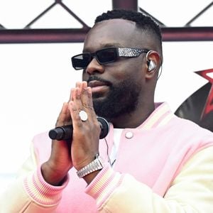 Show de de Gims lors du 105ème Prix d'Amérique à l'Hippodrome de Vincennes le 25 janvier 2026. © Lionel Urman/Bestimage