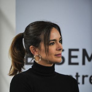La Française Marine Lorphelin, médecin généraliste, mannequin et Miss France 2013, regarde pendant une visite de presse au Centre de ressources et de compétences de la mucoviscidose (CRCM) à l'hôpital Necker-Enfants malades - AP-HP à Paris, France, le 4 décembre 2023. Photo by Firas Abdullah/ABACAPRESS.COM