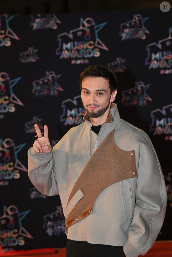 Billy Crawford au photocall de la 24ème édition des "NRJ Music Awards (NMA)" au Palais des Festivals à Cannes le 18 novembre 2022. © Rahid Bellak / Bestimage
