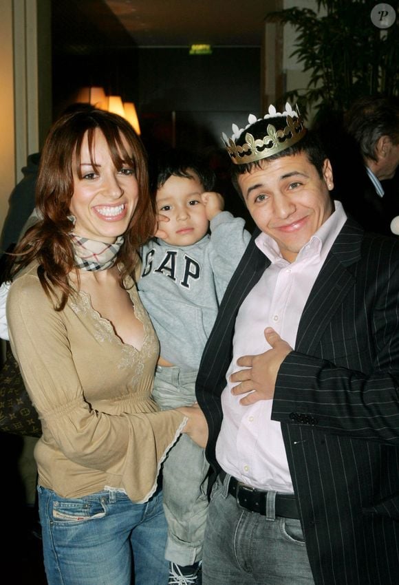 Faudel, son fils et son ex-femme à Paris, en 2003.

Photo : Bertrand Rindoff Petroff / Bestimage