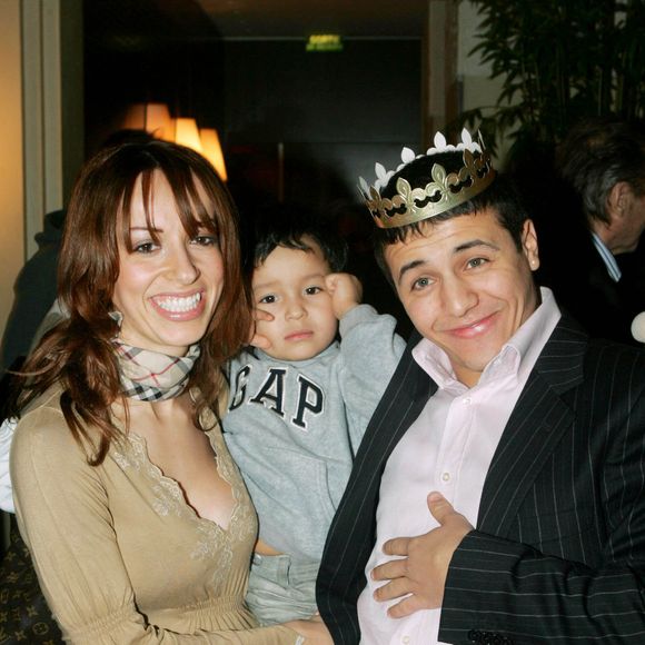 Faudel, son fils et son ex-femme à Paris, en 2003.

Photo : Bertrand Rindoff Petroff / Bestimage