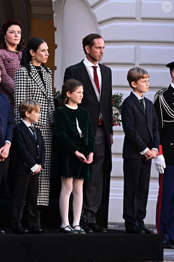 Tatiana Santo Domingo son mari Andrea Casiraghi, leurs fils Maximilian Casiraghi, India Casiraghi, Sacha Casiraghi et les invités présents dans la cour du Palais de Monaco lors des célébrations de la Fête Nationale de Monaco à Monte-Carlo, Monaco le 19 novembre 2024. Photo by Stephane Cardinale/Pool/ABACAPRESS.COM