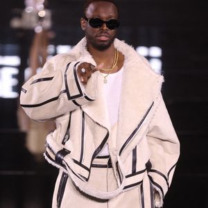 Dadju a rencontré sa femme dans un train.

Dadju défile lors du Défilé L'Oréal Paris - Walk Your Worth dans le cadre de la Semaine de la Mode de Paris à la Tour Eiffel le 01 octobre 2023 à Paris, France. Photo by Jerome Dominé/ABACAPRESS.COM