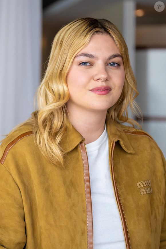 Louane Emera - Les candidats de l’Eurovision avaient rendez-vous à Amsterdam aux Pays-Bas pour défendre leurs chansons auprès des fans, le 5 avril 2025 @Backgrid USA / Bestimage