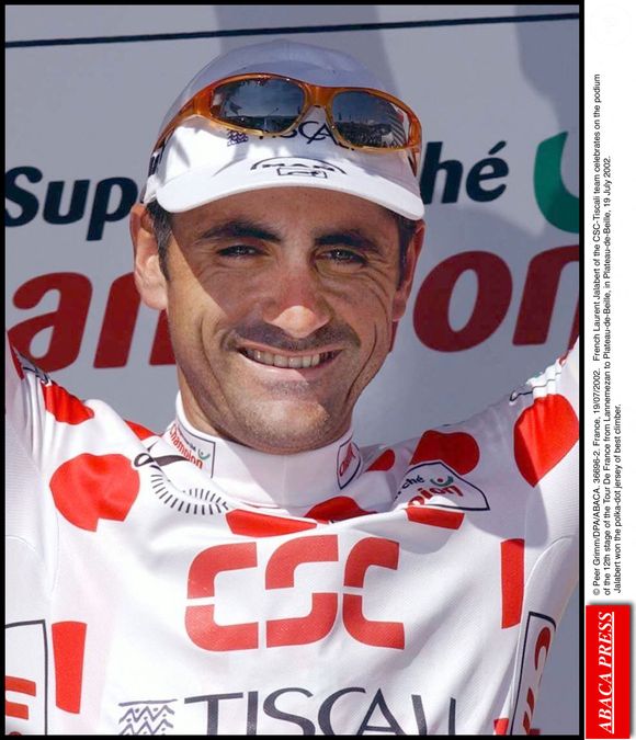 Le Français Laurent Jalabert de l'équipe CSC-Tiscali fête le podium de la 12ème étape du Tour de France de Lannemezan au Plateau-de-Beille, au Plateau-de-Beille, le 19 juillet 2002. Jalabert a remporté l'étape de Lannemezan au Plateau-de-Beille. © Peer Grimm/DPA/ABACA.