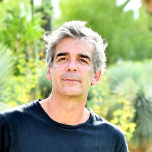 Auteur du livre Le Chemin des gens perdus (éd. Flammarion), Xavier de Moulins a récemment évoqué sa famille lors d'une interview accordée à nos confrères de "Gala". 

Xavier de Moulins - 25ème édition du Festival du Livre à Nice © Bruno Bebert/Bestimage