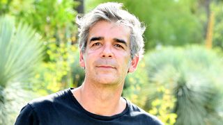 "J'allais être papa" : Xavier de Moulins évoque une période de grande incertitude dans sa vie