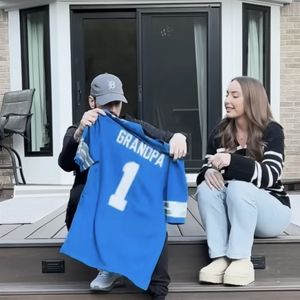 Sa fille Hailie Jade a donné naissance à un garçon prénommé Elliot Marshall.

Capture du clip d'Eminem dans lequel il découvre la grossesse de sa fille. Photo par Backgrid UK/ Bestimage