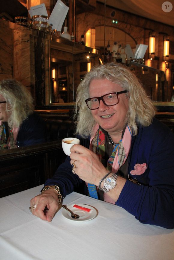 Finalement, le collectionneur aurait trouvé un repreneur pour ce bien immobilier situé dans le 2e arrondissement de Paris

Exclusif - Rendez-vous avec Pierre-Jean Chalençon au restaurant "Le Vaudeville" à Paris le 15 mai 2024. © Philippe Baldini/Bestimage