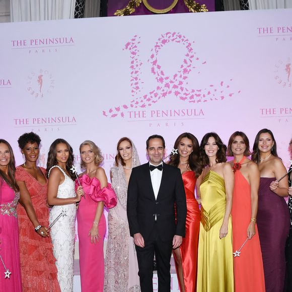 C'est une bien triste nouvelle que vient d'annoncer Cindy Fabre
Chloé Mortaud (enceinte), Marine Lorphelin, Nathalie Marquay (robe Christophe Guillarmé) , Corinne Coman (robe Christophe Guillarmé) , Indira Ampiot, Sylvie Tellier, Maeva Coucke, Vincent Pimont (directeur de l’hôtel The Peninsula Paris), Diane Leyre, Mareva Galanter, Mélody Vilbert, Camille Cerf, Sophie Thalmann, Clémence Botino et Amandine Petit - Photocall du 5ème gala de charité de l'association "Les Bonnes Fées" à l'occasion de la campagne mondiale "Octobre Rose" à l'hôtel Peninsula, Paris. . © Rachid Bellak/Bestimage