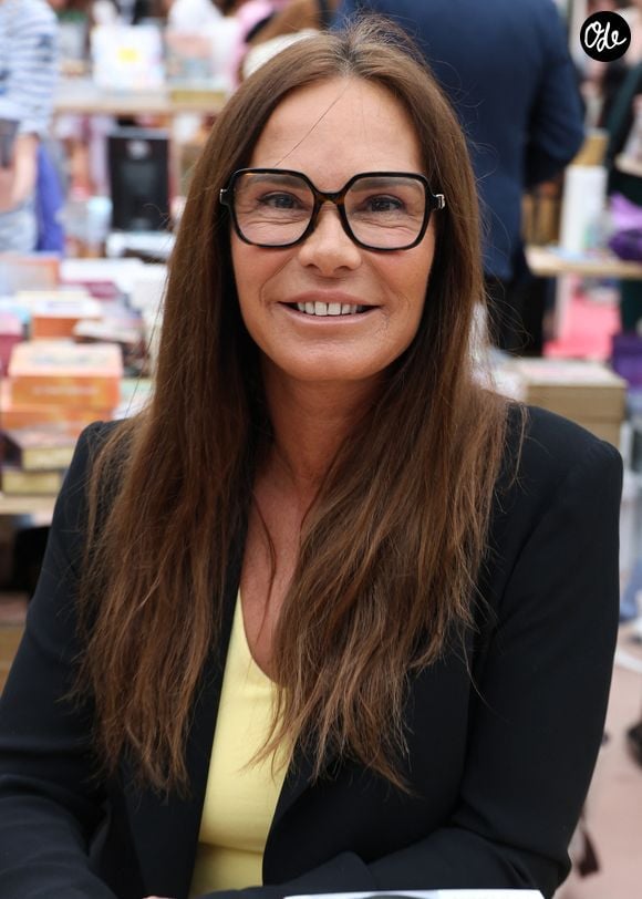 Nathalie Marquay a été bouleversée par la perte de son chien. 

Nathalie Marquay-Pernaut - Festival du Livre de Paris 2025 au Grand Palais à Paris le 12 Avril 2025. © Denis Guignebourg / Bestimage