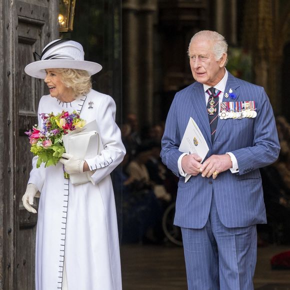 Certains Britanniques regrettent un portrait peu fidèle à la personnalité chaleureuse du roi.

La famille royale britannique et les personnalités lors du service d'action de grâce à l'abbaye de Westminster à Londres, à l'occasion du 80ème anniversaire du jour de la Victoire en Europe (VE Day), le 8 mai 2025 @Backgrid UK/ Bestimage