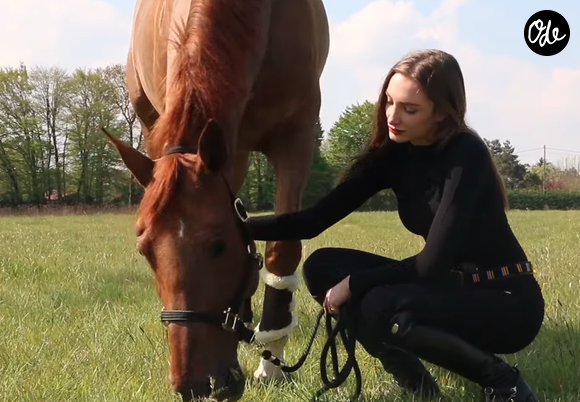 Capture d'image extraite du sujet consacré à Mathilde Pinault sur la chaîne Studforlife, "le média des passionnés d'équitation"