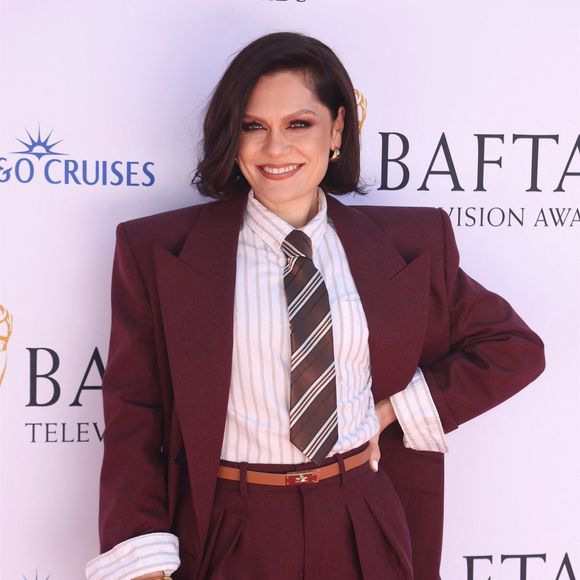 Une dernière opération est encore prévue, mais la chanteuse garde son humour : "Je change mon nom pour 'Le monstre LopJess'". 

Jessie J au photocall des "BAFTA TV 2025" à Londres, le 11/05/2025 @Backgrid UK/ Bestimage