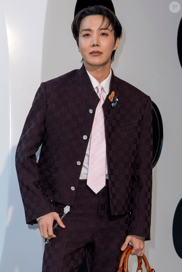 J-Hope – Photocall du Défilé de mode Louis Vuitton Homme, Collection Printemps-Été 2026 dans le cadre de la Fashion Week de Paris, France, le 24 juin 2025.
 
© Olivier Borde / Bestimage