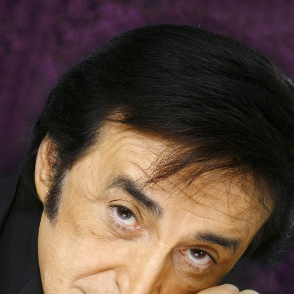 Dick Rivers pose lors d'une séance photo en studio à Paris, France en mai 2006. Photo by Vim/ABACAPRESS.COM