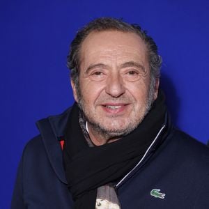 Soutenue par des amis fidèles, l’actrice avance pas à pas vers un retour attendu avec impatience.

Patrick Timsit - Photocall de la cérémonie d'ouverture du festival de la fiction TV de La Rochelle avec la projection du film "Les disparues de la gare" le 16 septembre 2025.

© Denis Guignebourg / Bestimage