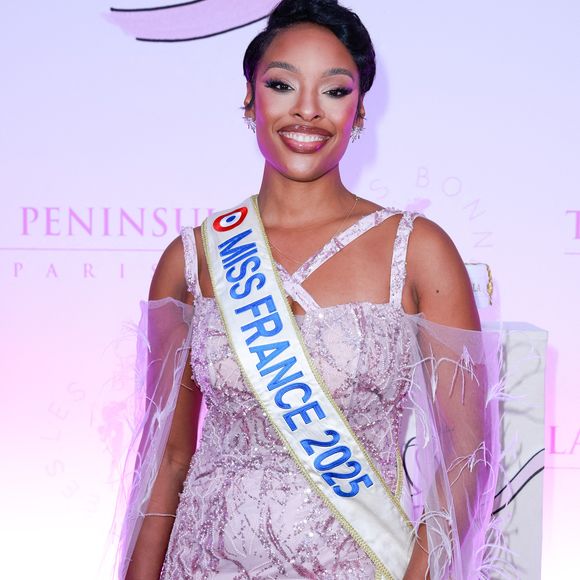 Miss France 2025 Angélique Angarni-Filopon assiste au cocktail de charité Peninsula in Pink lors du lancement du programme au Peninsula Paris le 8 octobre 2025. Photo par David Boyer/ABACAPRESS.COM