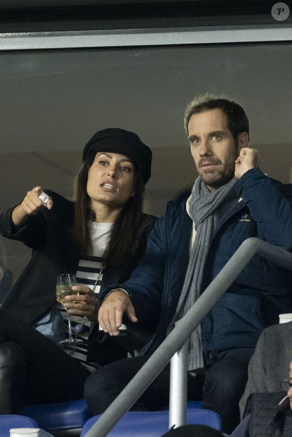 Richard Gasquet et sa compagne Clementine dans les tribunes lors de la demi-finale de la Coupe du Monde de Rugby opposant l'Argentine à la Nouvelle Zélande (6 - 44) au Stade de France à Saint-Denis, France, le 20 octobre 2023. © Cyril Moreau/Bestimage
