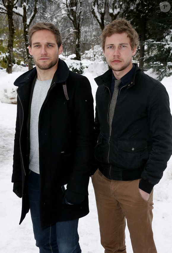 Dans laquelle il donne la réplique à un seul de ses deux frères, à savoir Jonathan, qui a déjà lui aussi une petite expérience dans ce milieu. 

Archives : Jonathan Cardonnel et Francois-David Cardonnel 
Abaca